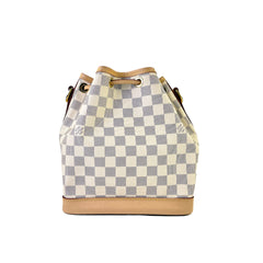 Petit Noe Microchipped