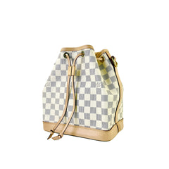 Petit Noe Microchipped