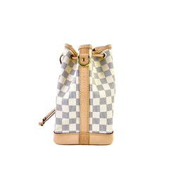 Petit Noe Microchipped