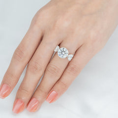 Victoria 95 Ring 5.07+1.03+1.03CT