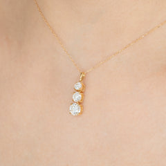 Regina 75 Necklace 1.02+0.30+0.50CT