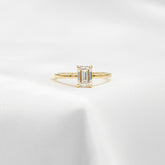 Elizabeth 111 Ring 1.05CT