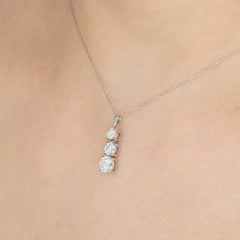 Regina 72 Necklace 1.02+0.30+0.50CT